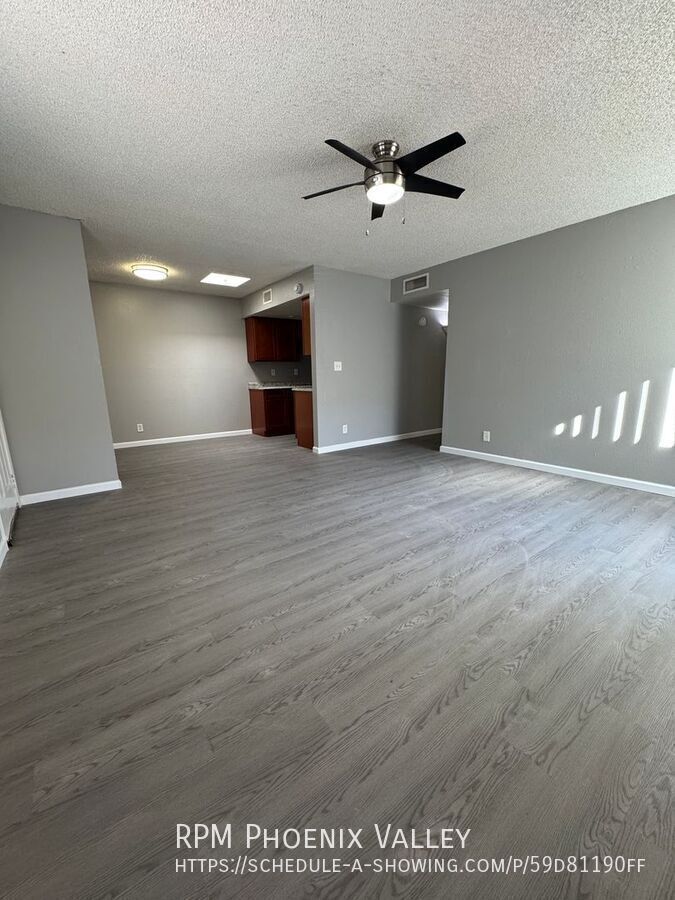 Updated Single Story 2Bdm - 2 Ba Glendale Unit with New Floors and Paint *No Carpet* property image