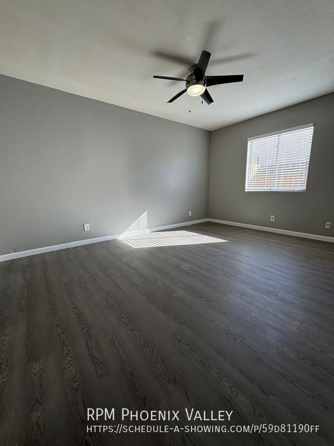 Updated Single Story 2Bdm - 2 Ba Glendale Unit with New Floors and Paint *No Carpet* property image