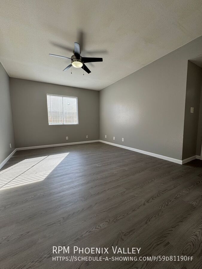 Updated Single Story 2Bdm - 2 Ba Glendale Unit with New Floors and Paint *No Carpet* property image