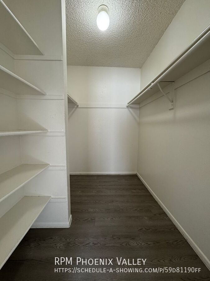 Updated Single Story 2Bdm - 2 Ba Glendale Unit with New Floors and Paint *No Carpet* property image