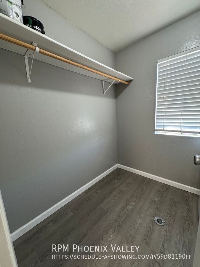 Updated Single Story 2Bdm - 2 Ba Glendale Unit with New Floors and Paint *No Carpet* property image