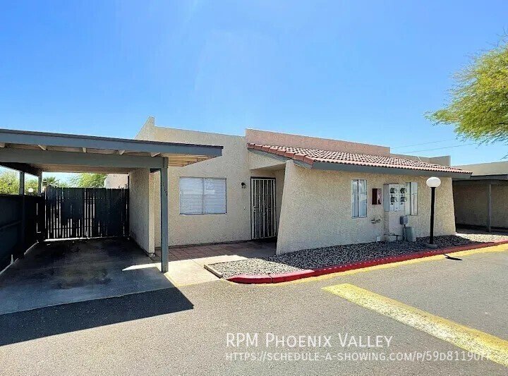 Updated Single Story 2Bdm - 2 Ba Glendale Unit with New Floors and Paint *No Carpet* property image