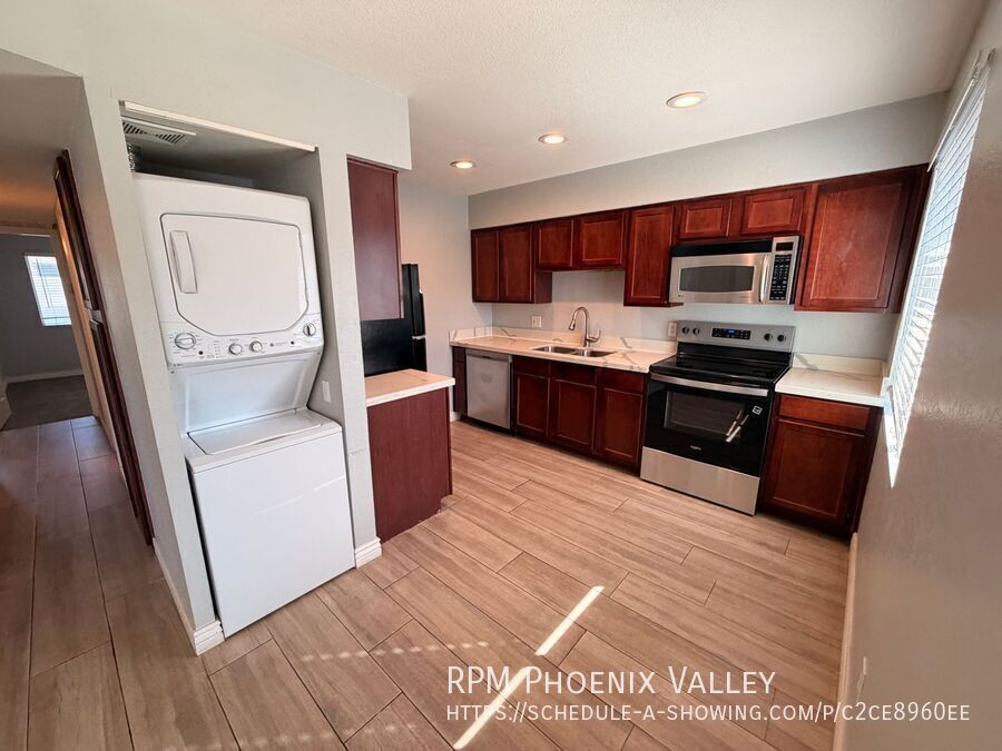 Charming 3 Bedroom, 2 Bathroom Single-Level Apartment in Cozy Phoenix Community property image