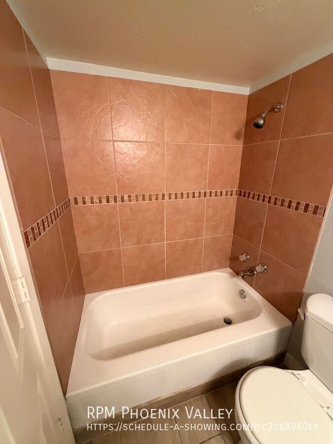 Charming 3 Bedroom, 2 Bathroom Single-Level Apartment in Cozy Phoenix Community property image