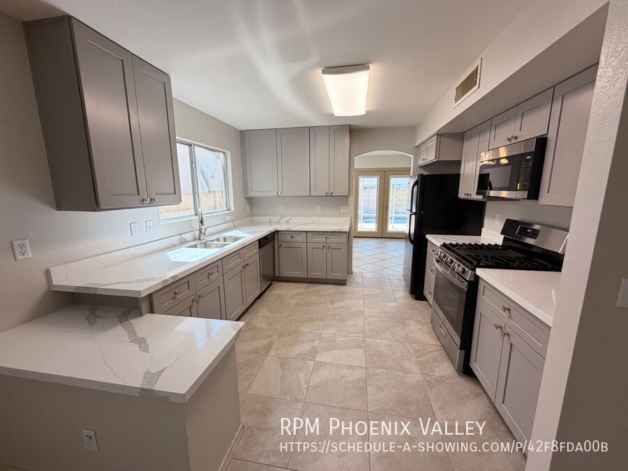Completely Remodeled Peoria, AZ Home w/Pool! property image