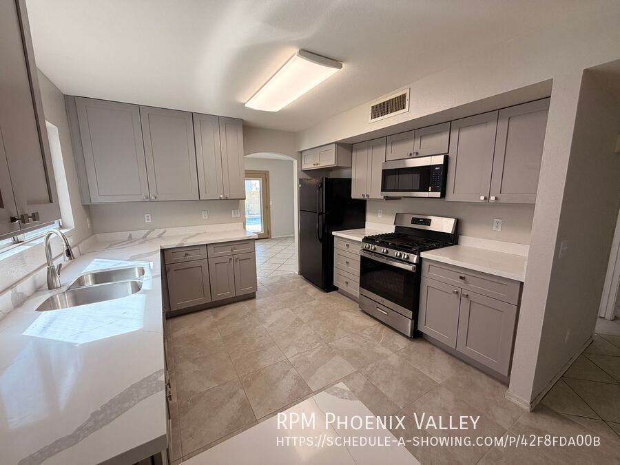 Completely Remodeled Peoria, AZ Home w/Pool! property image