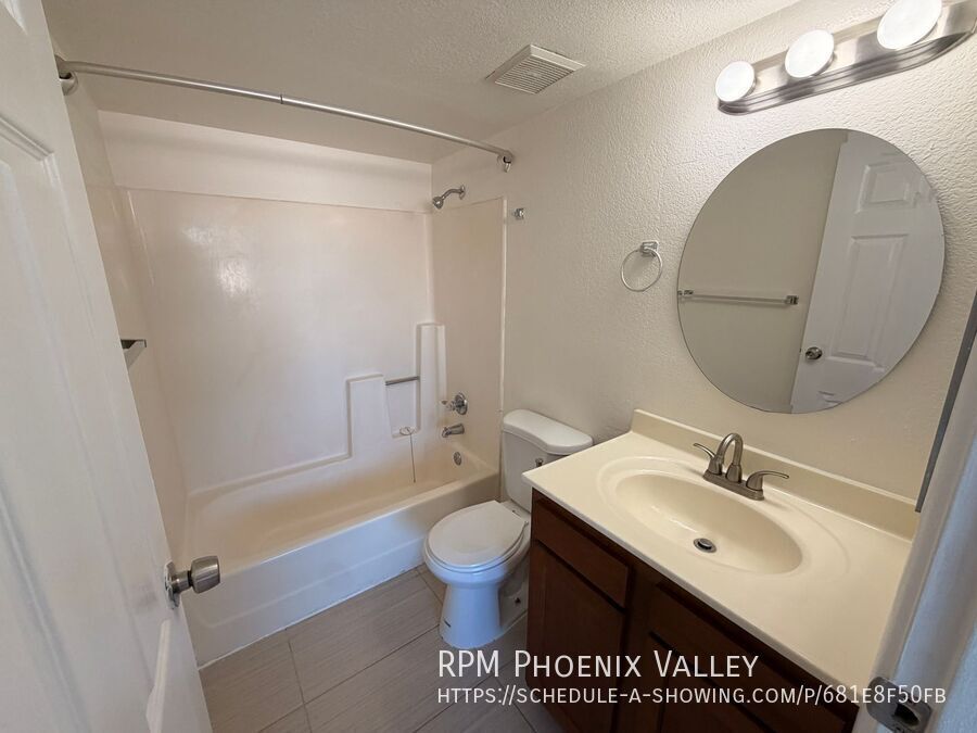Move In Special! Spacious 2Bdm 2Ba Central Tempe Condo with New Floors! property image
