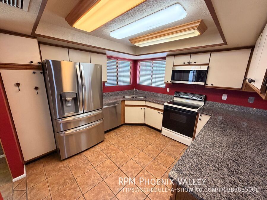 Spacious Glendale Home with No HOA and Swimming Pool! property image