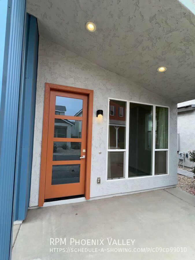 Modern Contemporary 3bedroom 2.5bath Home in Goodyear property image