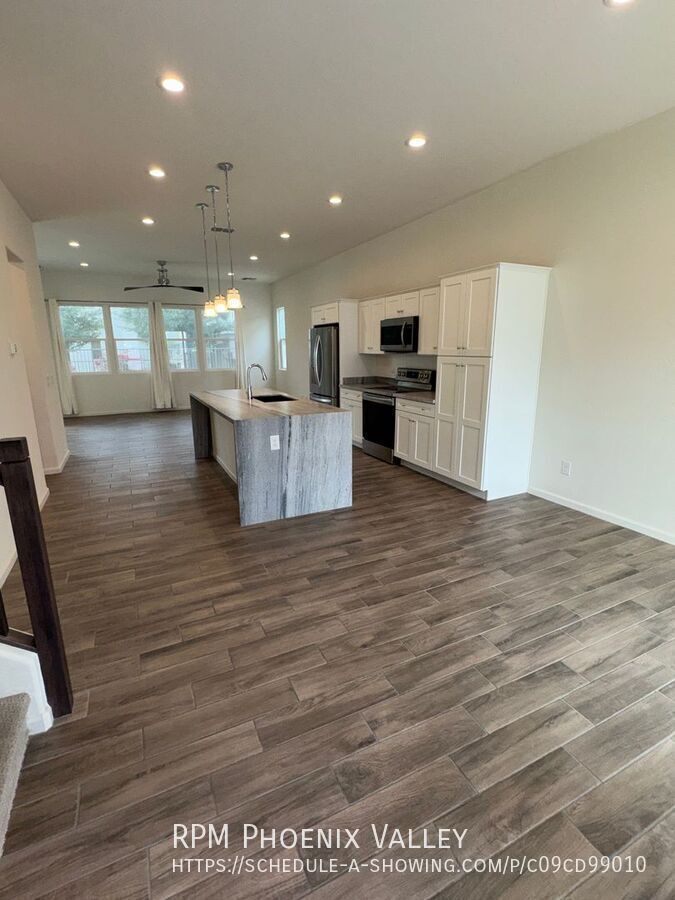 Modern Contemporary 3bedroom 2.5bath Home in Goodyear property image