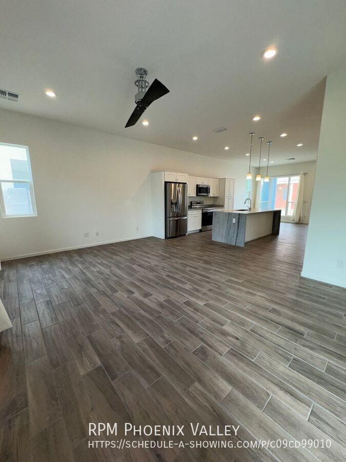 Modern Contemporary 3bedroom 2.5bath Home in Goodyear property image