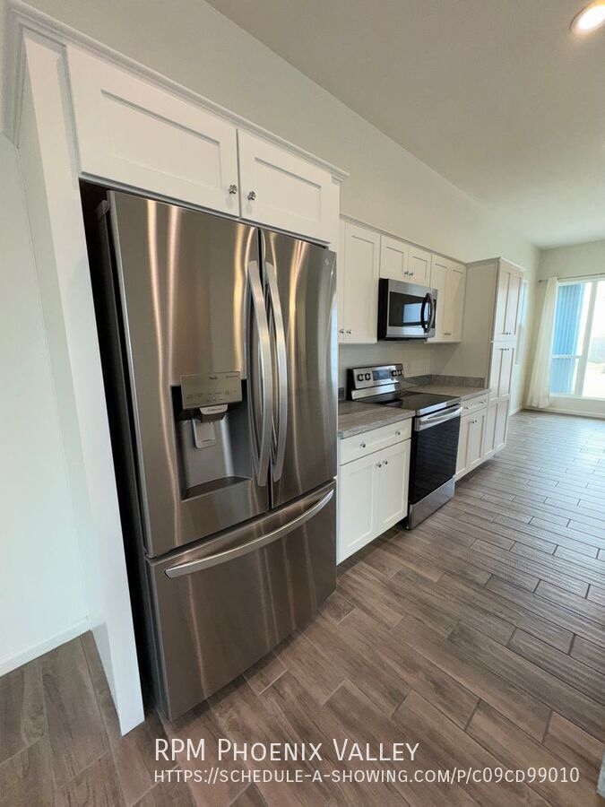 Modern Contemporary 3bedroom 2.5bath Home in Goodyear property image