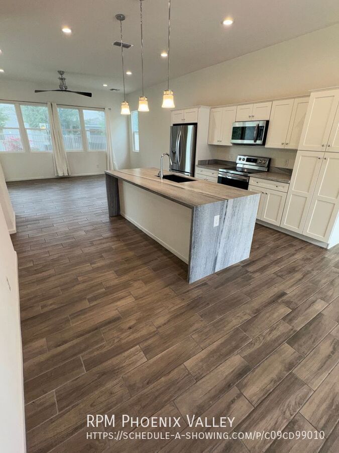 Modern Contemporary 3bedroom 2.5bath Home in Goodyear property image