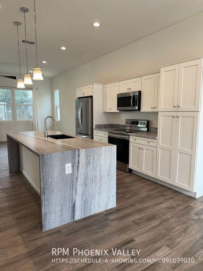 Modern Contemporary 3bedroom 2.5bath Home in Goodyear property image