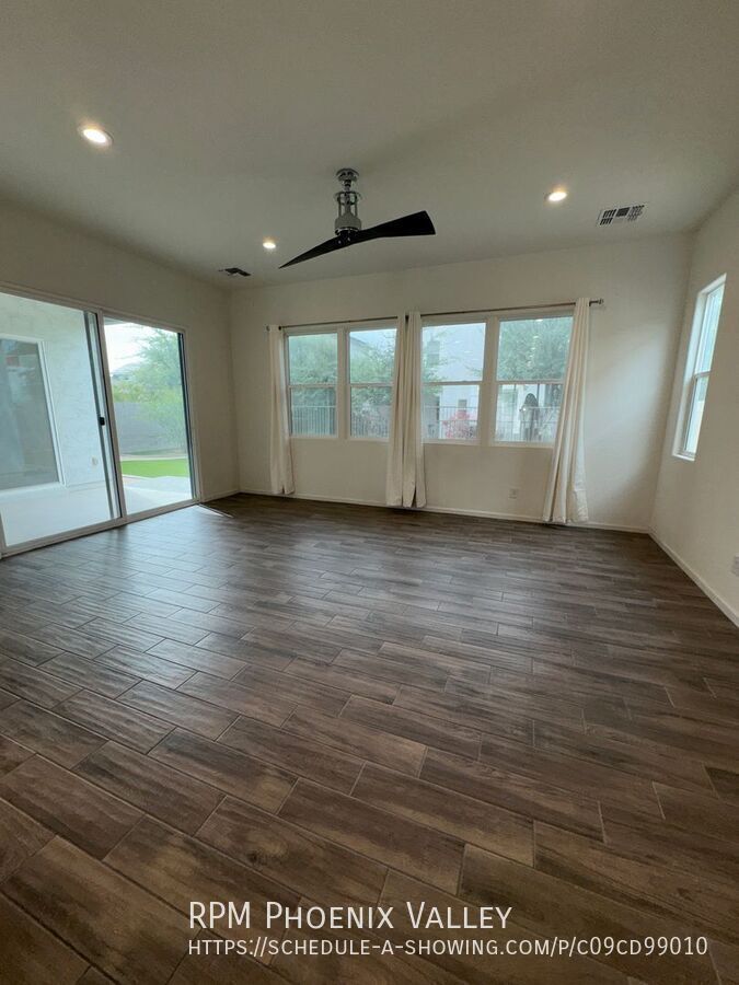 Modern Contemporary 3bedroom 2.5bath Home in Goodyear property image