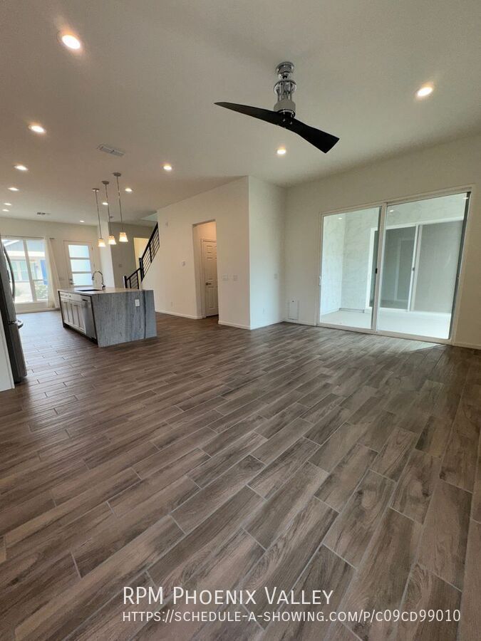 Modern Contemporary 3bedroom 2.5bath Home in Goodyear property image