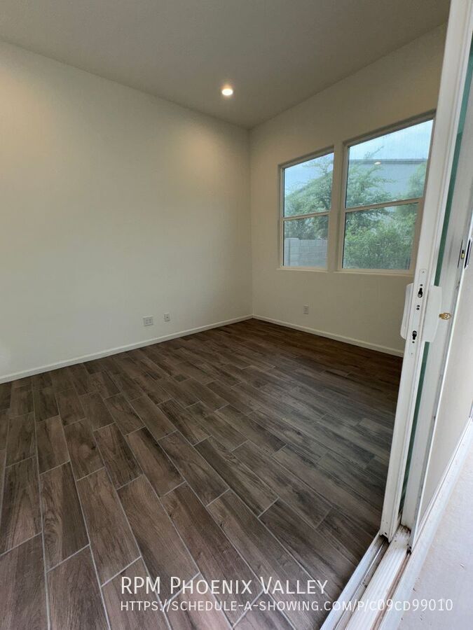 Modern Contemporary 3bedroom 2.5bath Home in Goodyear property image