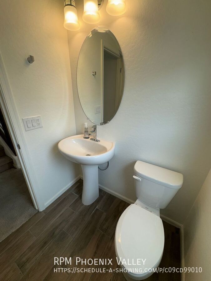 Modern Contemporary 3bedroom 2.5bath Home in Goodyear property image