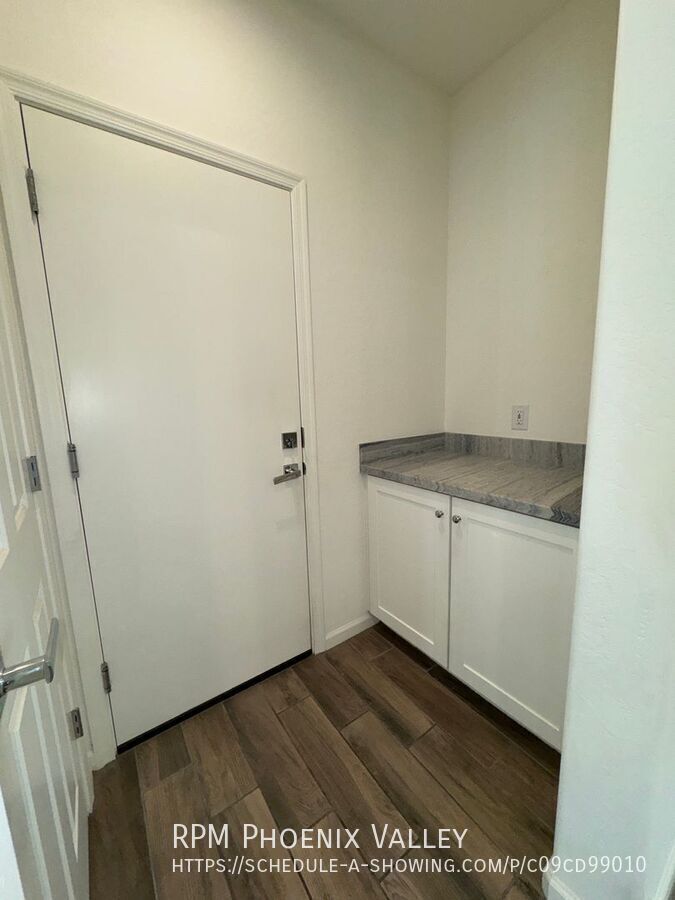 Modern Contemporary 3bedroom 2.5bath Home in Goodyear property image