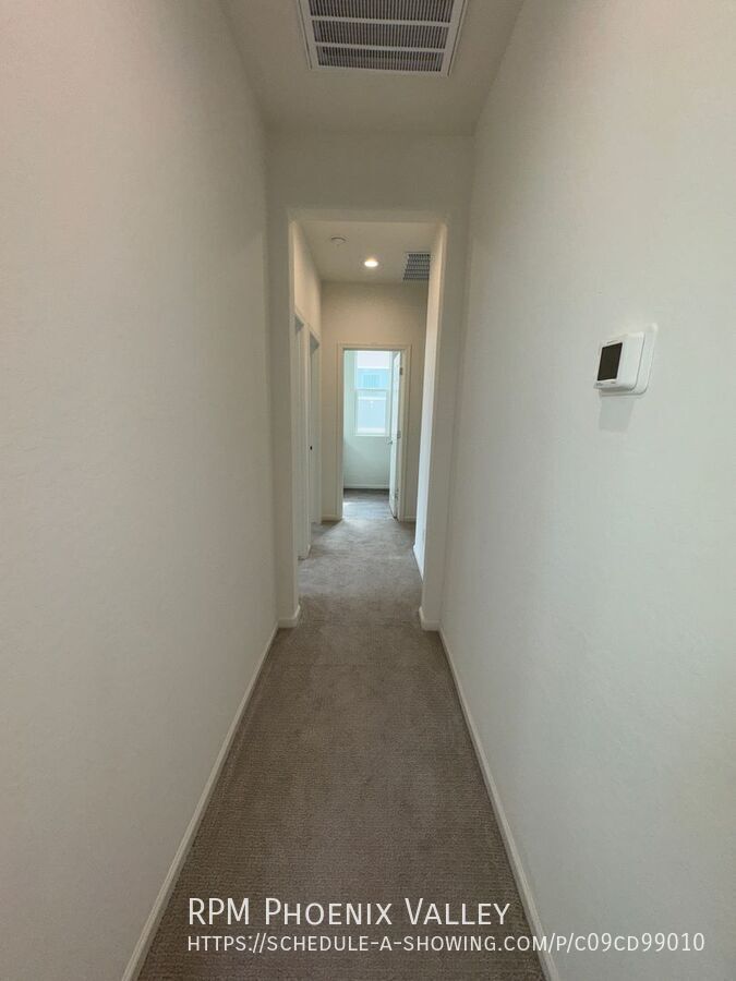 Modern Contemporary 3bedroom 2.5bath Home in Goodyear property image