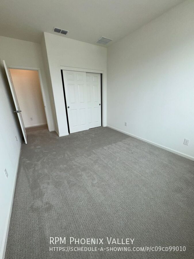 Modern Contemporary 3bedroom 2.5bath Home in Goodyear property image