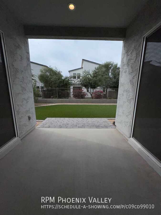 Modern Contemporary 3bedroom 2.5bath Home in Goodyear property image