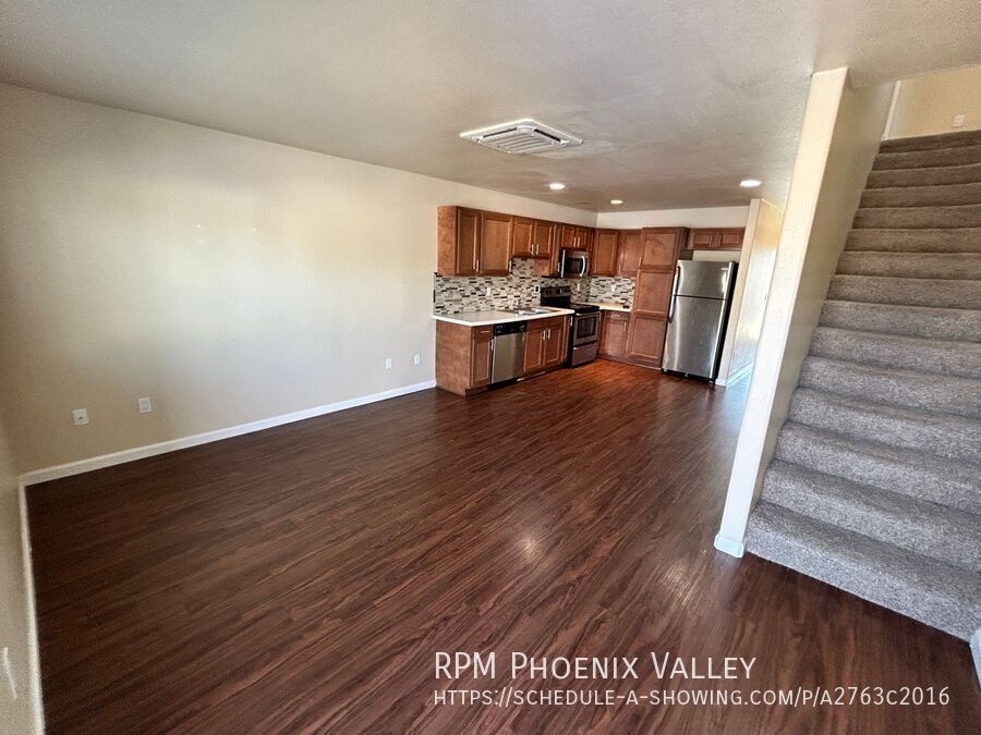 3 Bed/2.5 Bath Townhome 19th Ave & Bell End Unit *ALL* Appliances! property image