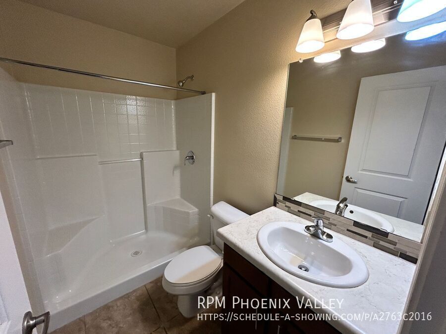 3 Bed/2.5 Bath Townhome 19th Ave & Bell End Unit *ALL* Appliances! property image