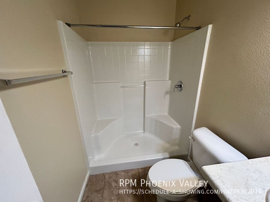 3 Bed/2.5 Bath Townhome 19th Ave & Bell End Unit *ALL* Appliances! property image