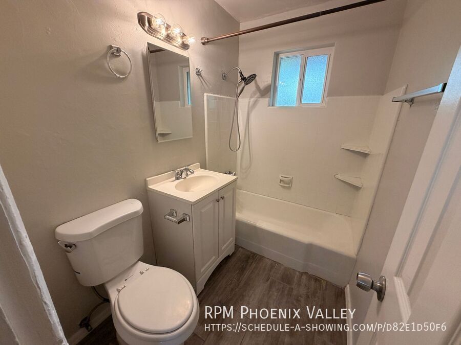 Recently renovated 2/1 Single Story Unit *NO* Carpet Near Phx Sky Harbor Airport! property image