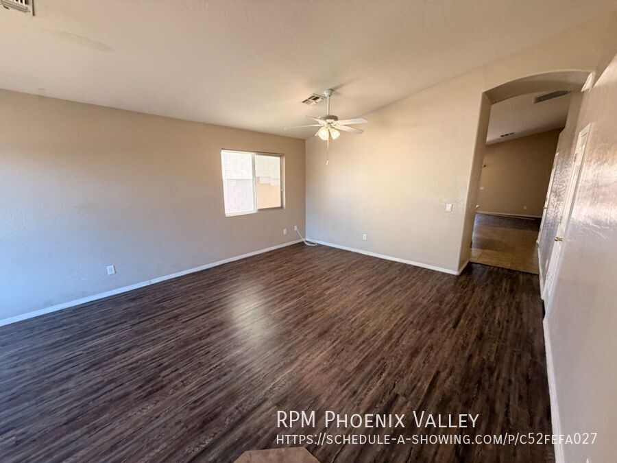 3/2 Single story Avondale Home *Custom Paint* & Carpet in Beds Only! property image