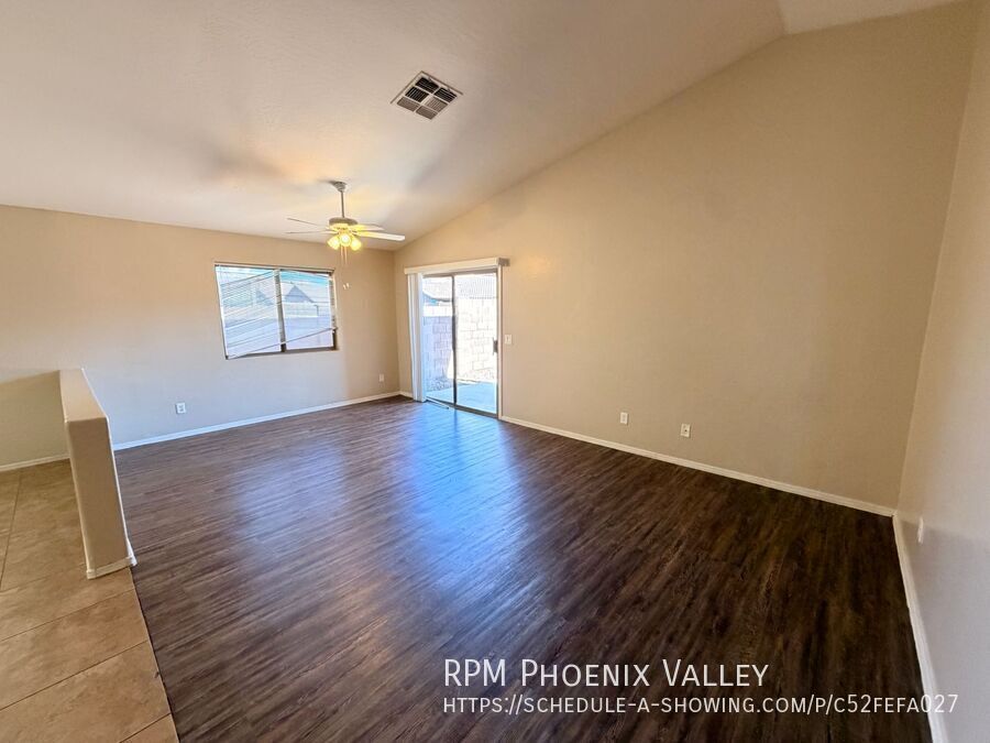 3/2 Single story Avondale Home *Custom Paint* & Carpet in Beds Only! property image