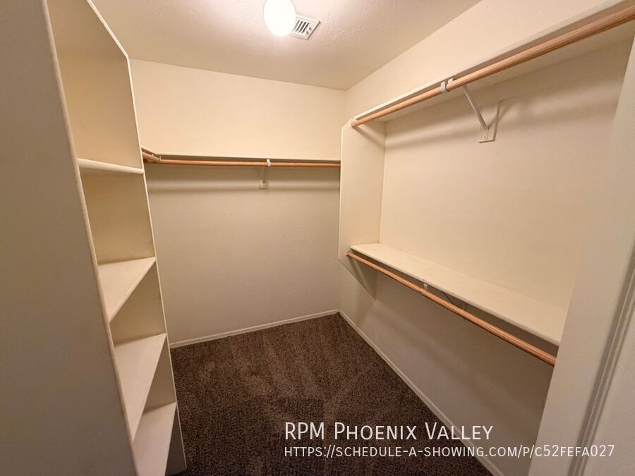 3/2 Single story Avondale Home *Custom Paint* & Carpet in Beds Only! property image
