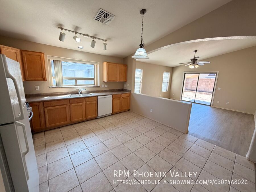 *NEW* Flooring + *NEW* Custom Paint Single Story Goodyear Home 4 Rent! property image