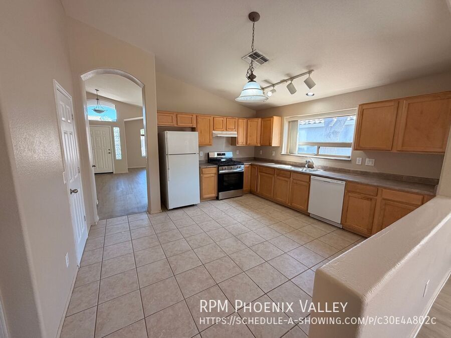 *NEW* Flooring + *NEW* Custom Paint Single Story Goodyear Home 4 Rent! property image