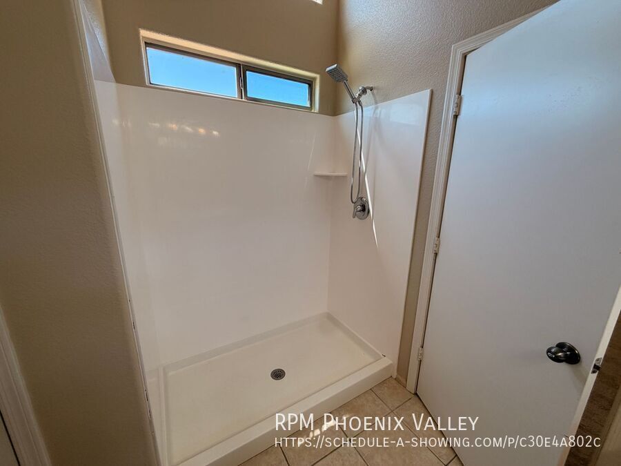 *NEW* Flooring + *NEW* Custom Paint Single Story Goodyear Home 4 Rent! property image