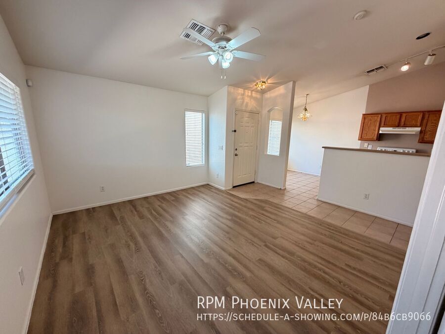 3 X 2 W/Den *ALL Appliances* **Corner Lot!! with New Paint & Carpet property image