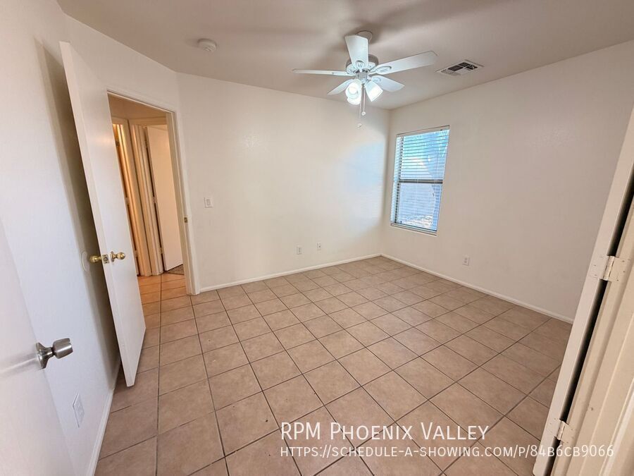 3 X 2 W/Den *ALL Appliances* **Corner Lot!! with New Paint & Carpet property image