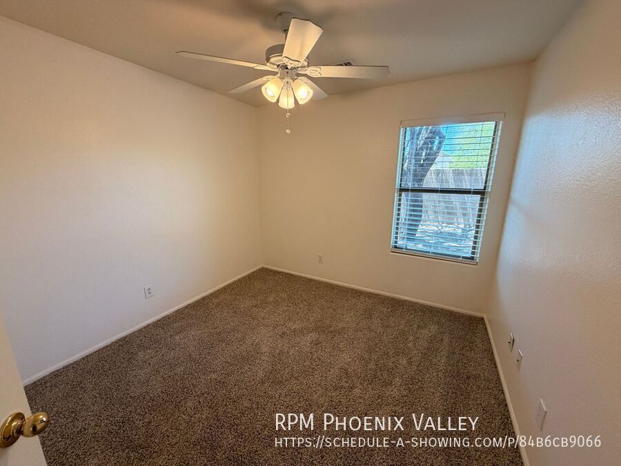 3 X 2 W/Den *ALL Appliances* **Corner Lot!! with New Paint & Carpet property image