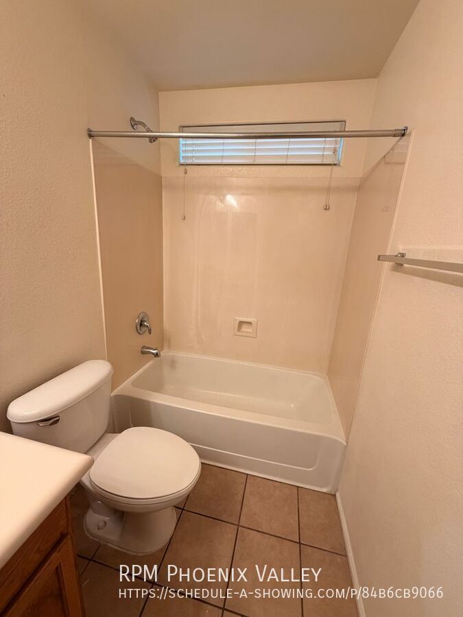 3 X 2 W/Den *ALL Appliances* **Corner Lot!! with New Paint & Carpet property image