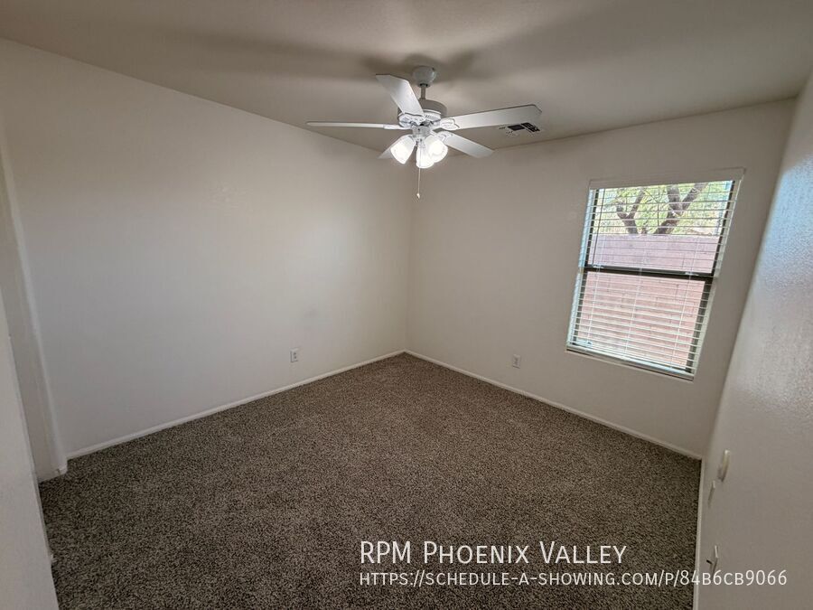 3 X 2 W/Den *ALL Appliances* **Corner Lot!! with New Paint & Carpet property image
