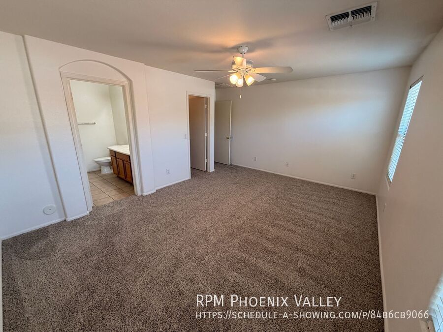 3 X 2 W/Den *ALL Appliances* **Corner Lot!! with New Paint & Carpet property image