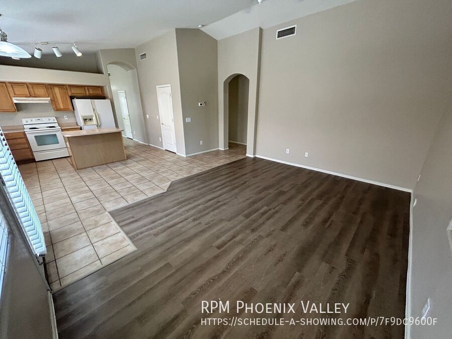 Warm, Inviting 3 Bed / 2bath Home in Canyon Trails with new updated and Flooring!!! property image