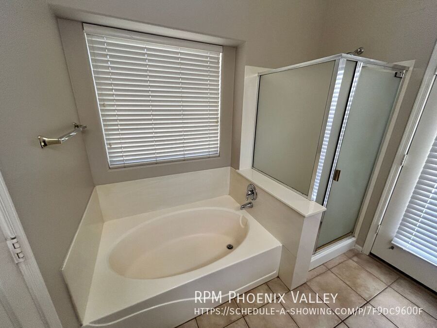 Warm, Inviting 3 Bed / 2bath Home in Canyon Trails with new updated and Flooring!!! property image