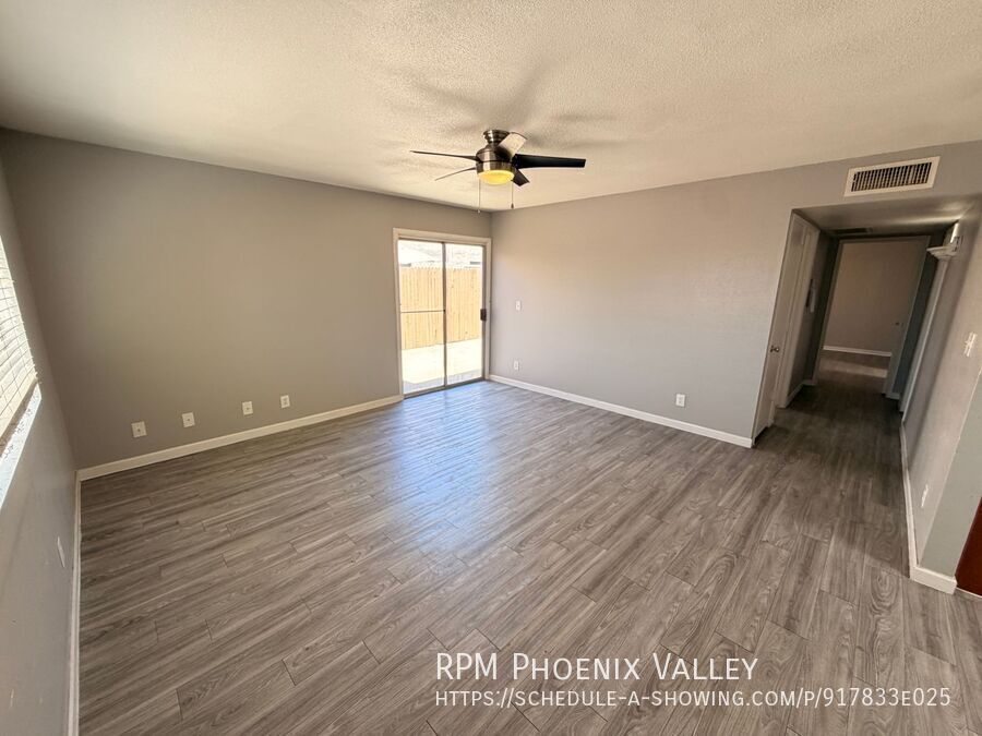 Updated Single Story 2Bdm - 2 Ba Glendale Unit with New Flooring in Bedrooms and t *No Carpet* property image