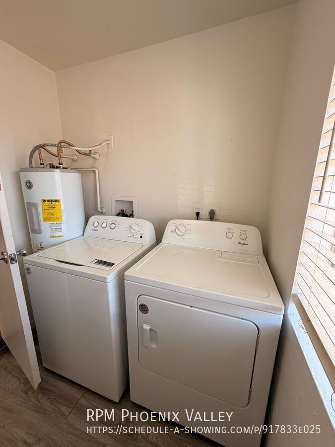 Updated Single Story 2Bdm - 2 Ba Glendale Unit with New Flooring in Bedrooms and t *No Carpet* property image