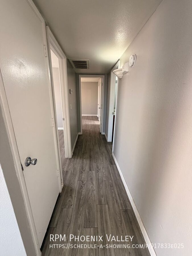 Updated Single Story 2Bdm - 2 Ba Glendale Unit with New Flooring in Bedrooms and t *No Carpet* property image