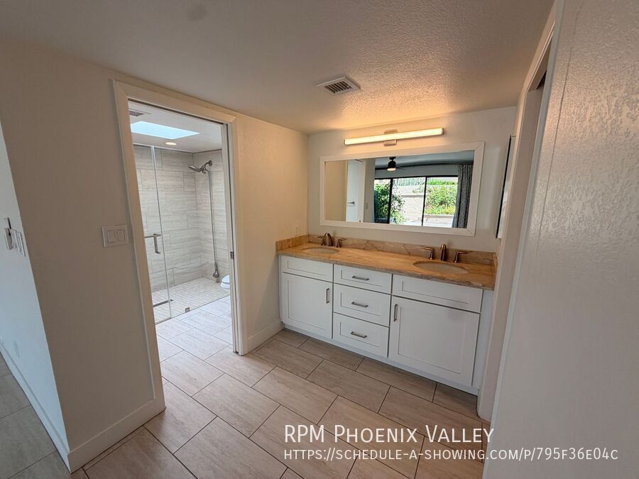 Central Scottsdale *Single Level* *NO Carpet* Patio Home For Rent! property image