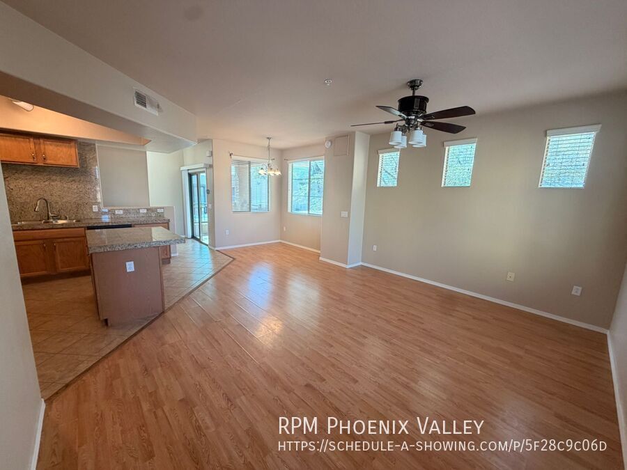 End Unit 2 bed/2.5 bath Town Home Ready 4 Move In! property image