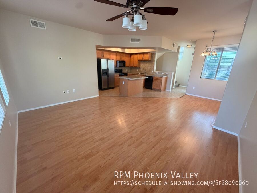 End Unit 2 bed/2.5 bath Town Home Ready 4 Move In! property image
